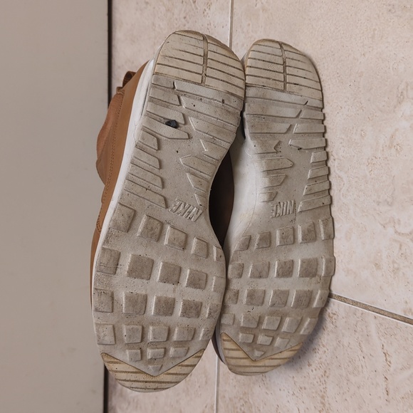 Nike Air Max THEA Mid Leather Sneaker/Boots - Picture 7 of 7